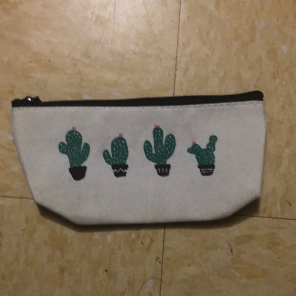 Adorable pencil case!!